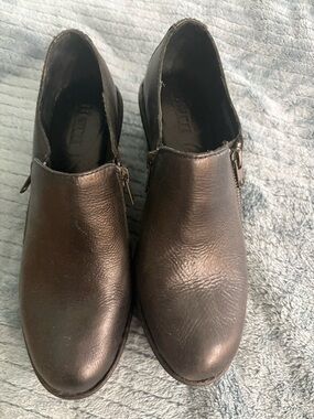 Born women’s  Slip-On Leather Dress Shoes - Black